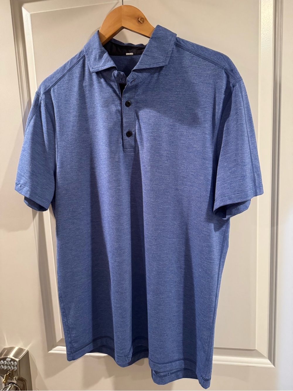 Men’s short sleeve lululemon shirt